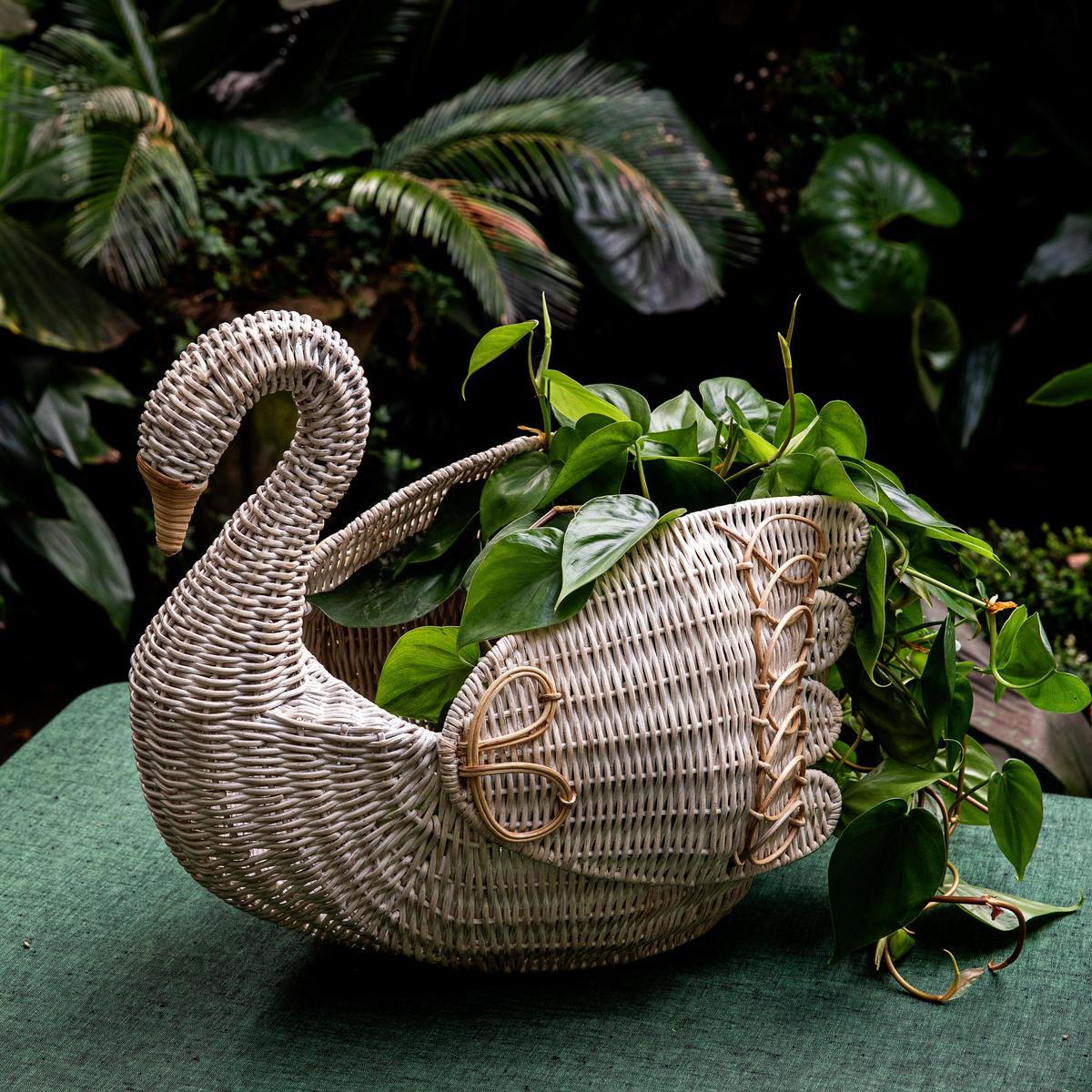 Provence Rattan Swan Basket - Whitewash - Image 3