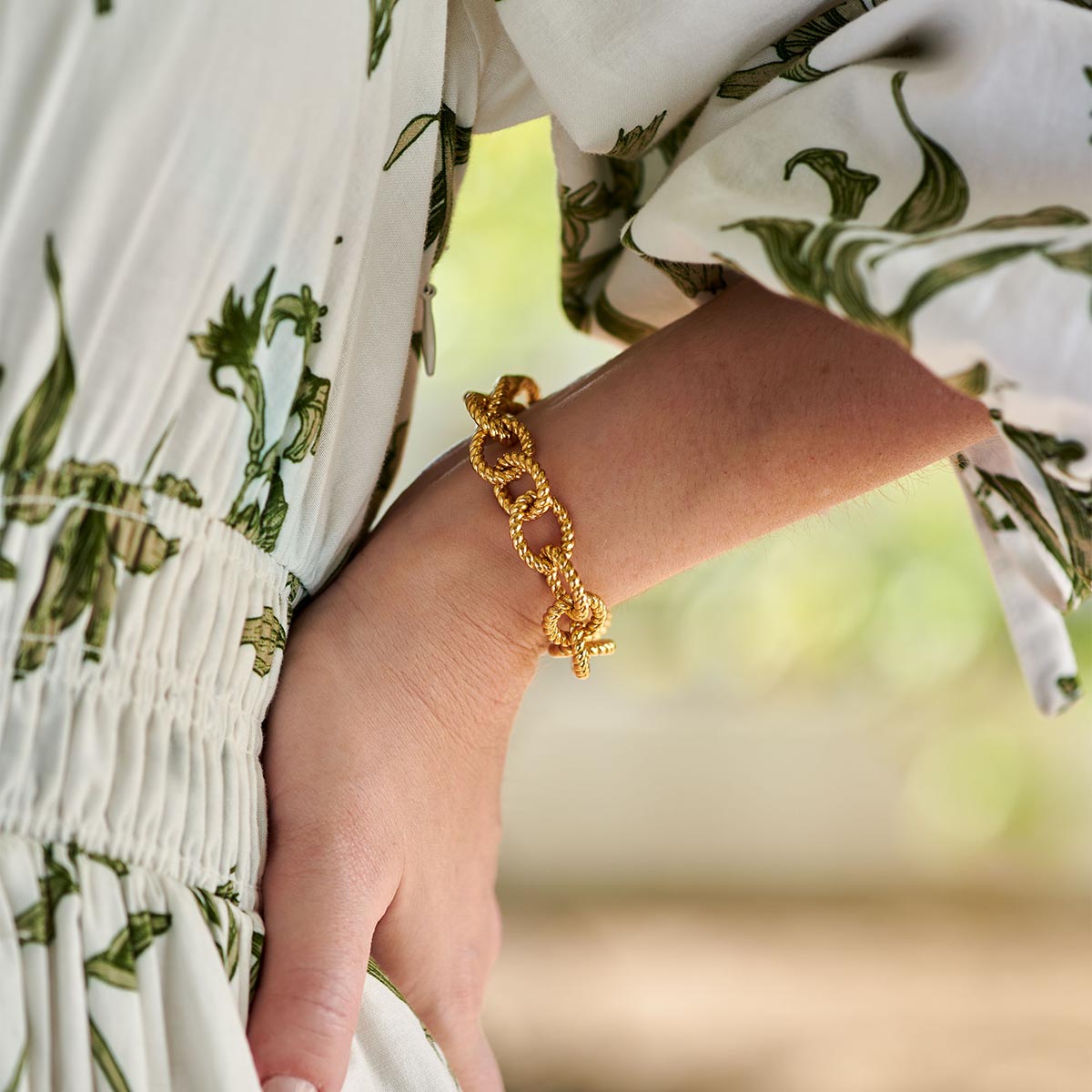 Victoria Small Chain Bracelet. 8 - Gold - Image 3