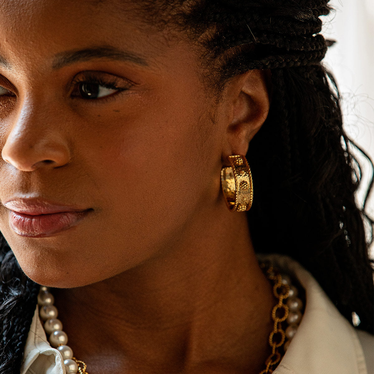 Berry Classic Medium Hoop Earrings - Gold - Image 2
