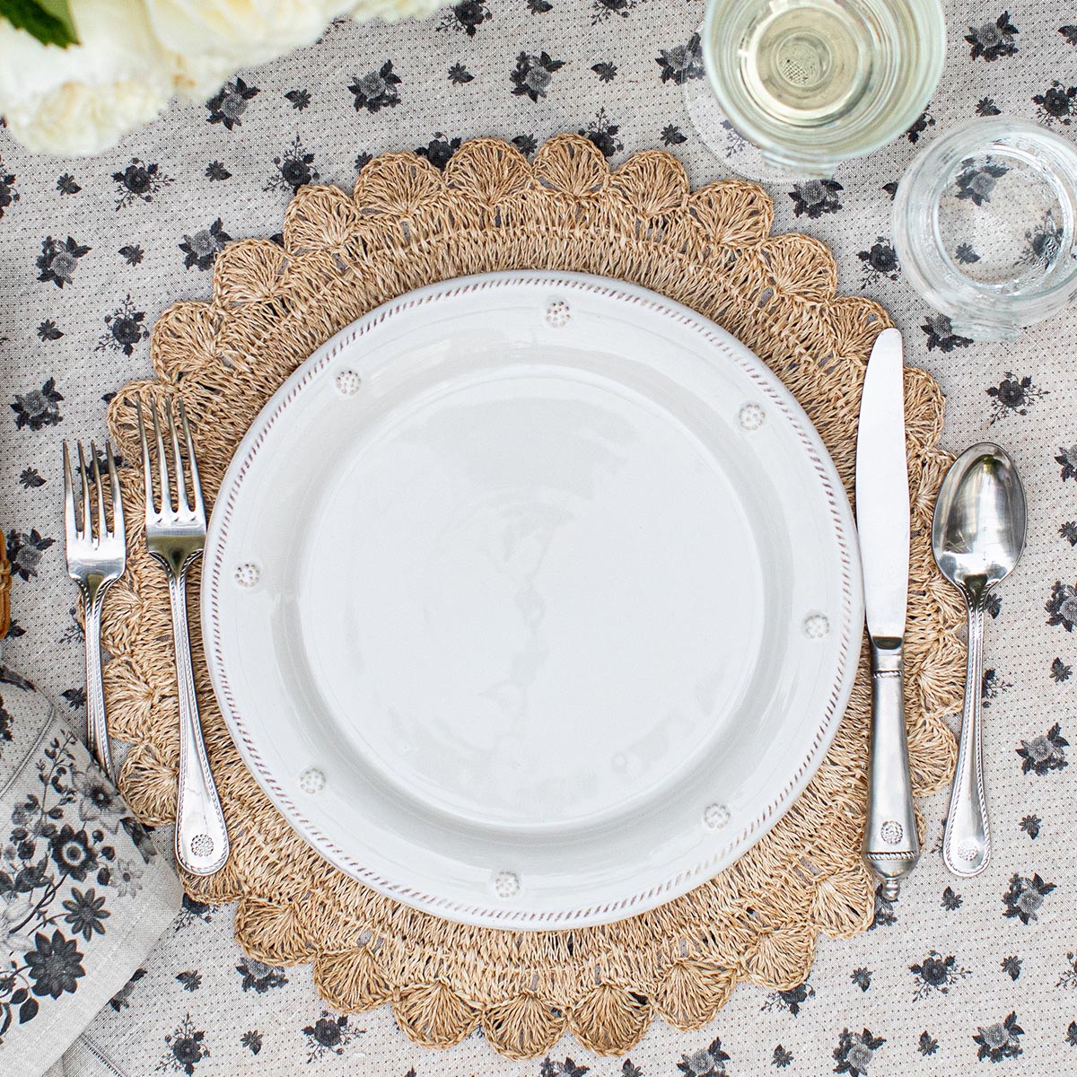 Berry & Thread Dinner Plate - Whitewash - Image 6