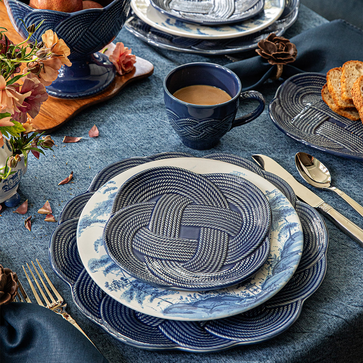 Le Panier Mystic Knot Charger/Platter - Denim - Image 4