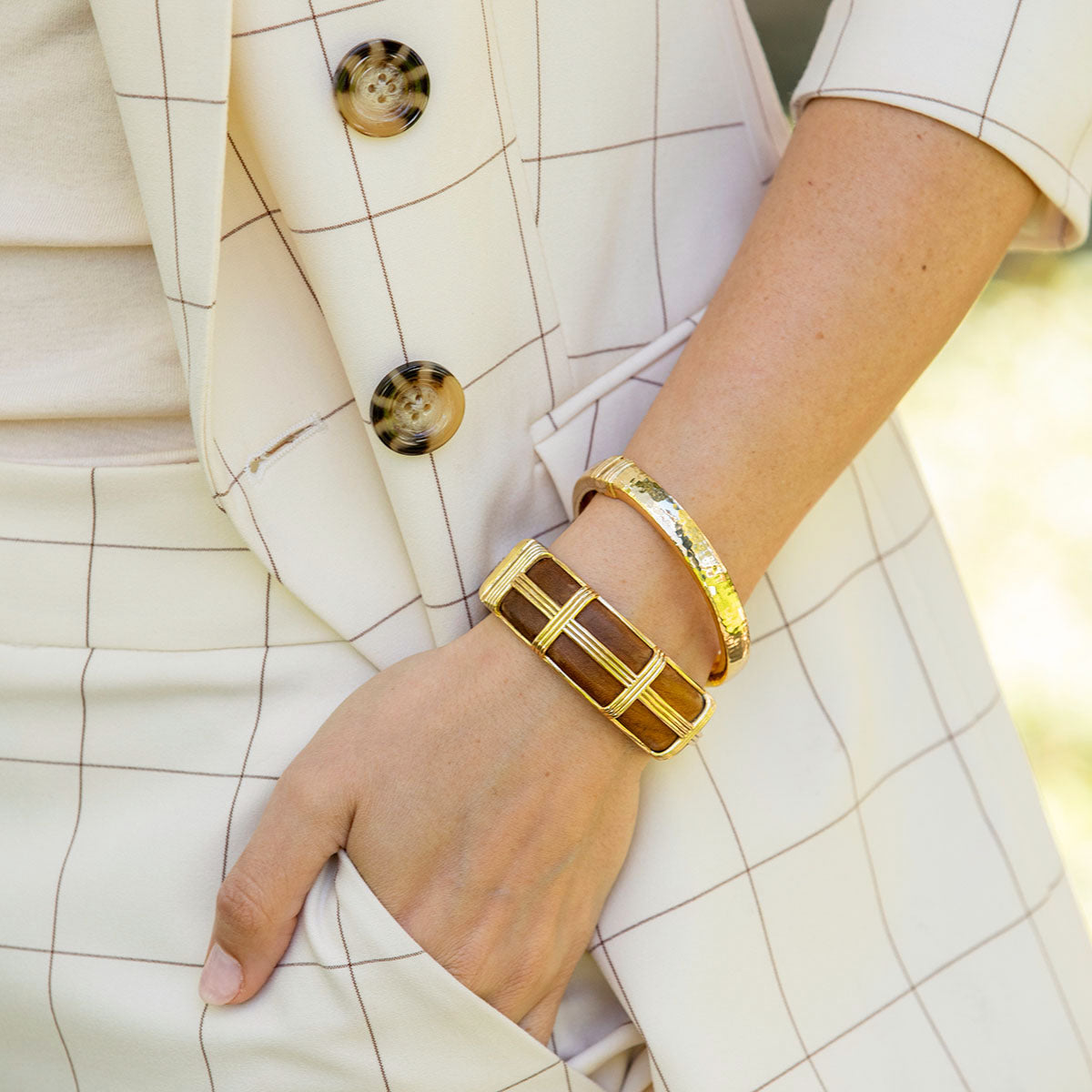 Cleopatra Oval Hinged Bangle - Image 5