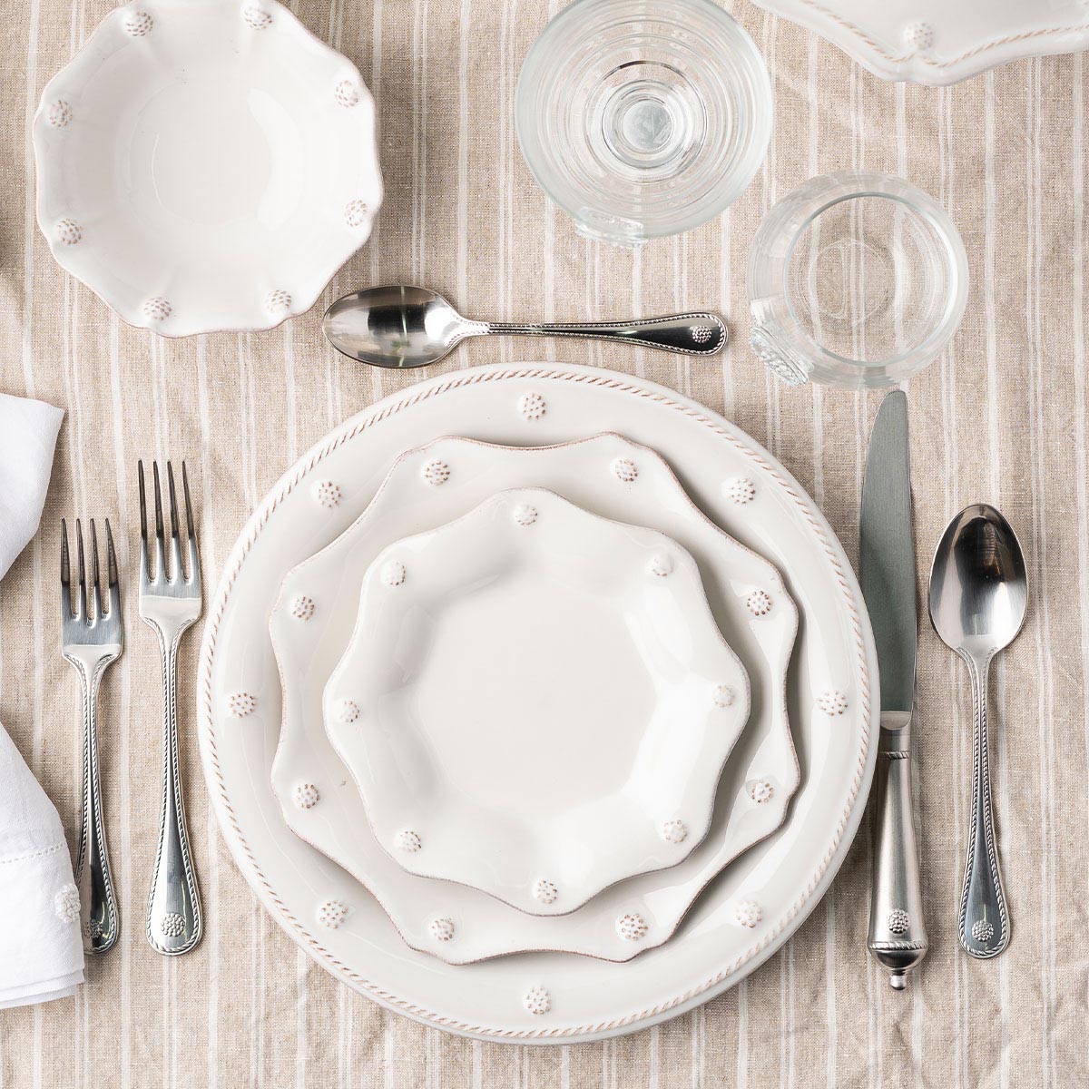 Berry & Thread Dinner Plate - Whitewash - Image 7
