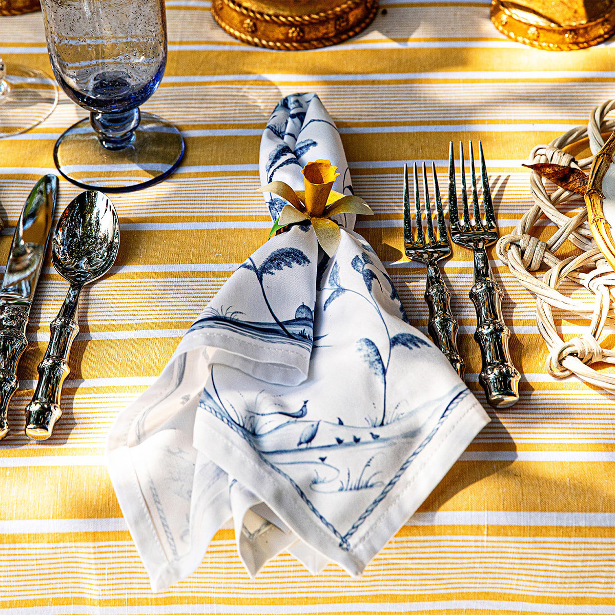Meadow Walk Daffodil Napkin Ring. Set/4 - Yellow - Image 7