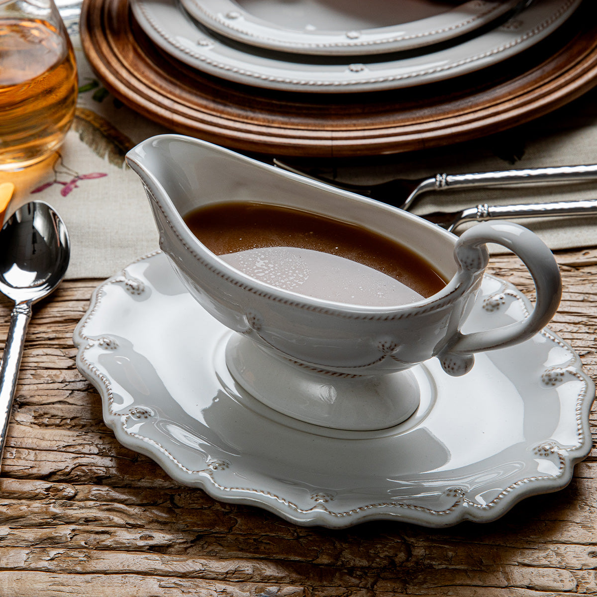 Berry & Thread Sauce Boat and Stand - Whitewash - Image 3