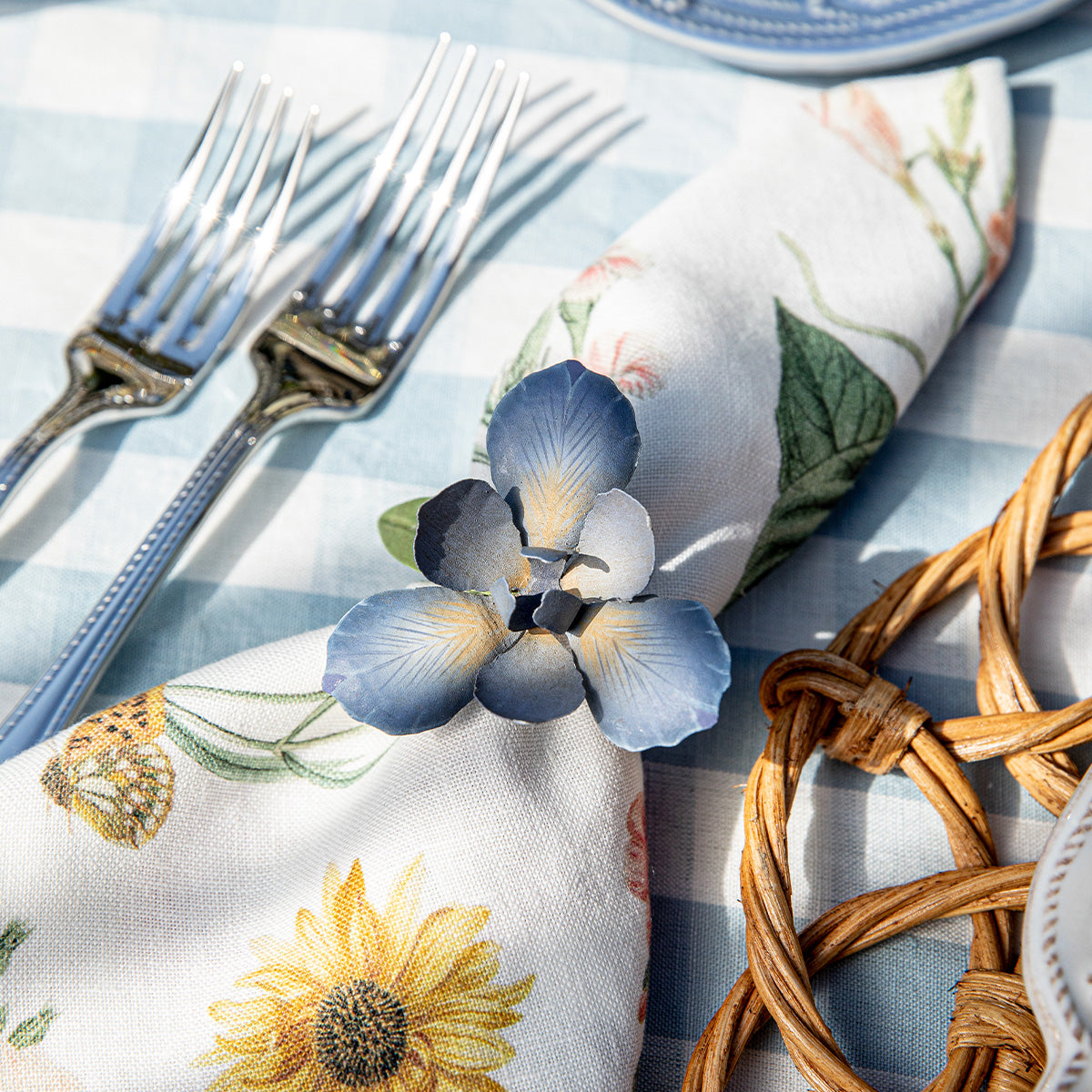Meadow Walk Iris Napkin Ring Set/4 - Chambray - Image 4